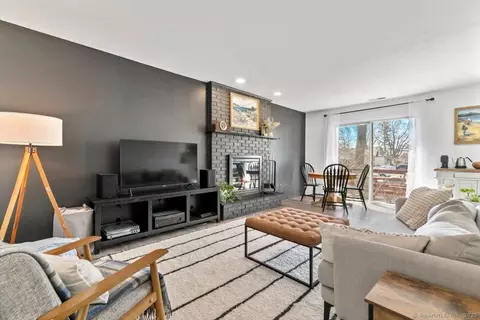 143 Carriage Path S #143, Milford, CT 06460