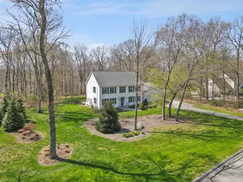 11 Eska Dr, Ledyard, CT 06339