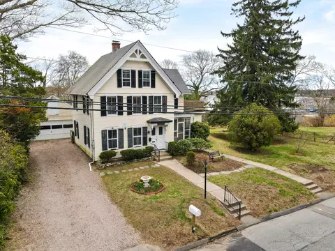 39 W Mystic Ave, Groton, CT 06340