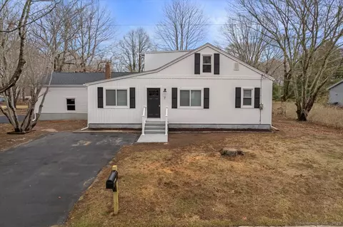 7 Center Rd, Waterford, CT 06385