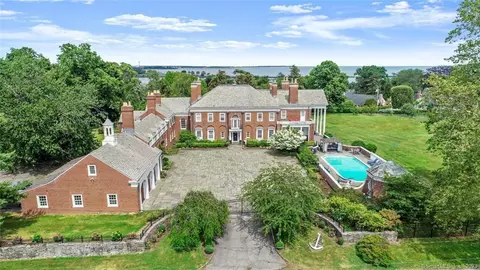 124 Old Battery Rd, Bridgeport, CT 06605