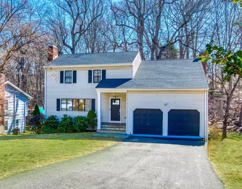 6 Windsor Ln, Cos Cob, CT 06807