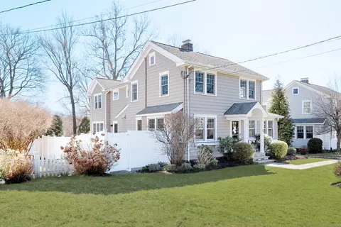 64 Middlesex Rd, Darien, CT 06820