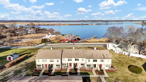 100 Sheffield St #D4, Old Saybrook, CT 06475