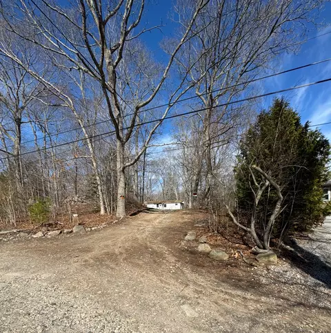 14 Blaine Ave, Clinton, CT 06413