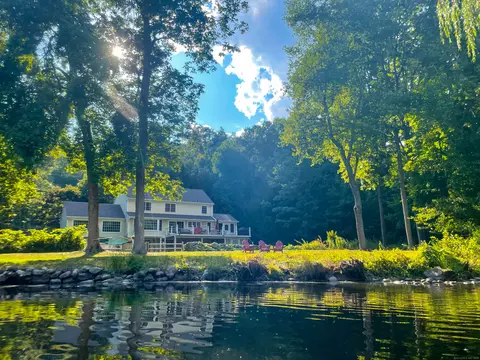 25 Lakeside Dr, Weston, CT 06883