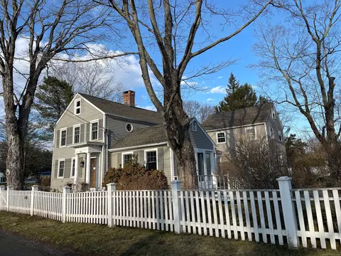 387 N River St, Guilford, CT 06437