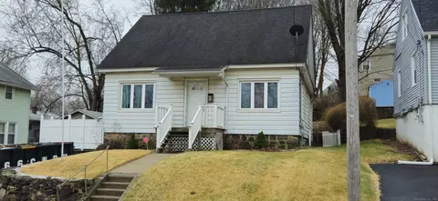 7 Middlesex St, Waterbury, CT 06704