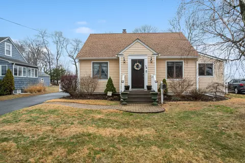 14 Sailors Ln, Milford, CT 06460