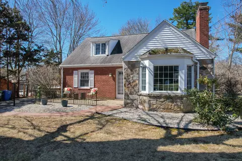 1 Bellevue Ter, Cromwell, CT 06416