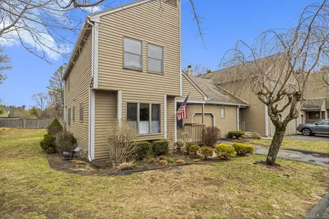 47 Elm Mdws #47, Enfield, CT 06082