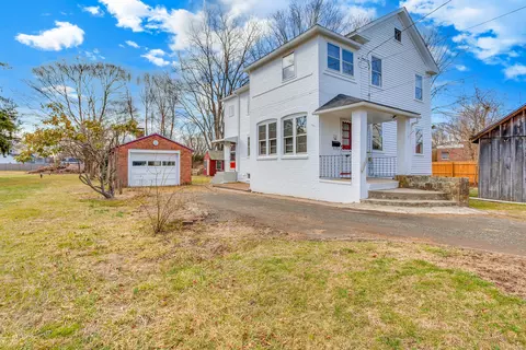 26 Water St, Guilford, CT 06437