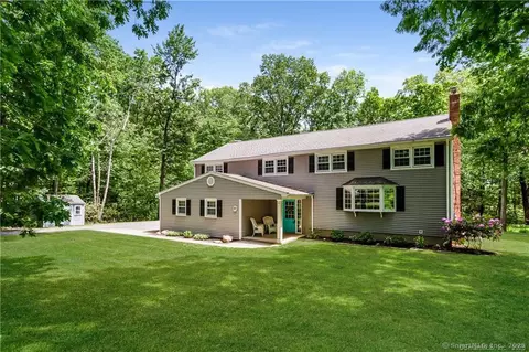 37 Elaine Dr, Simsbury, CT 06070