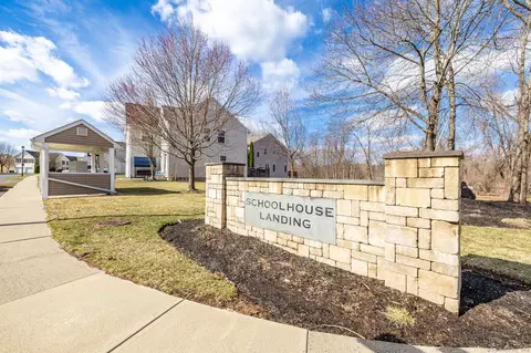 16 Schoolhouse Lndg #16, East Granby, CT 06026