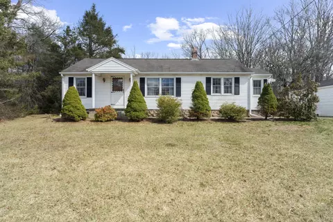 576 Noank Ledyard Rd, Mystic, CT 06355