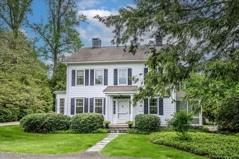 1 Long Meadow Hill Rd, Brookfield, CT 06804