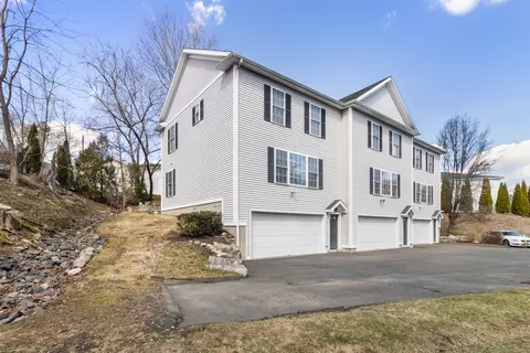 34 Oil Mill Rd #1, Danbury, CT 06810