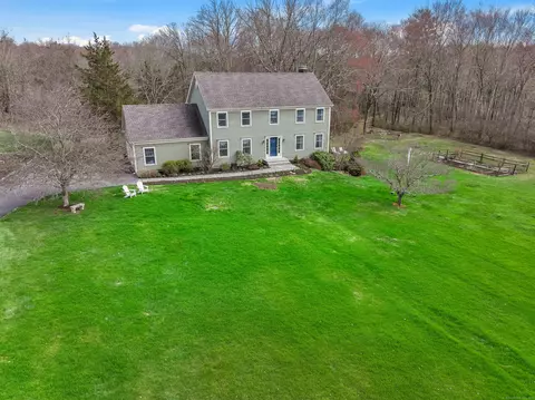 9 Cemetery Rd, Newtown, CT 06470
