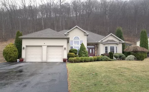 121 Sea Green Dr #121, Berlin, CT 06037