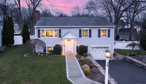 39 Olmstead Pl, Norwalk, CT 06855
