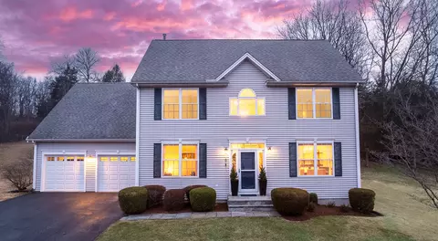 8 Aspetuck Ln, Monroe, CT 06468