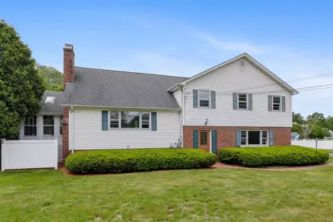 41 S Elm St, Windsor Locks, CT 06096
