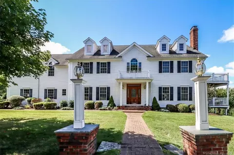 9 Isabels Way Rd, Brookfield, CT 06804