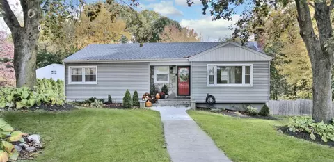 5 Pepperidge Rd, Trumbull, CT 06611