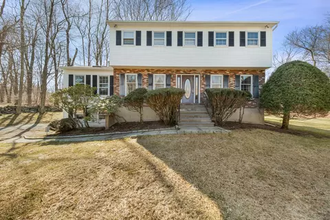 58 Wedgewood Dr, Danbury, CT 06811