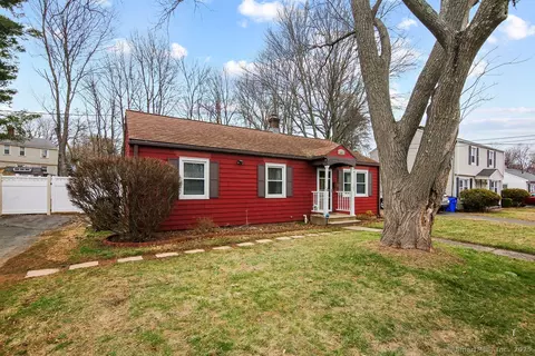 43 Elmhurst St, West Hartford, CT 06110
