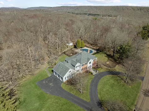 5 Olde Country Rd, Woodbridge, CT 06525