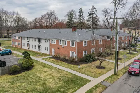117 Shadow Ln #B2, West Hartford, CT 06110