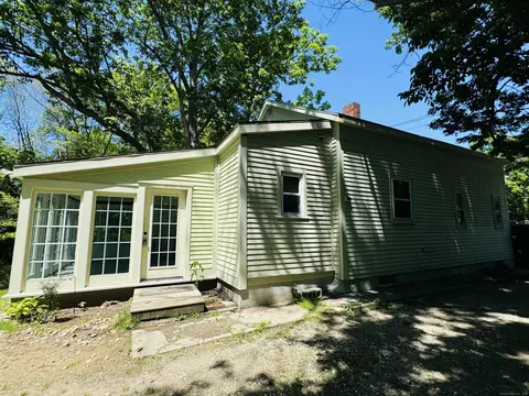 19 Huntington Rd, Scotland, CT 06264
