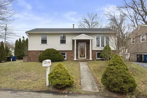 59 Swampscott St, West Haven, CT 06516