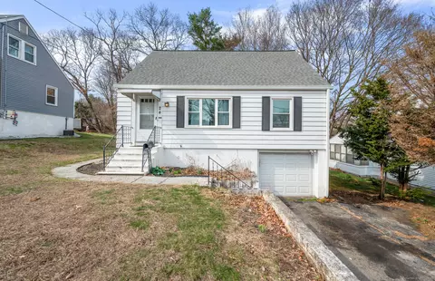 24 Deerfield Ave, Waterbury, CT 06708