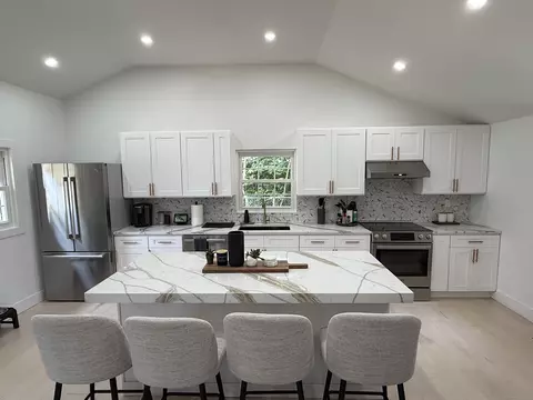 8 Hubbard Rd, North Branford, CT 06471