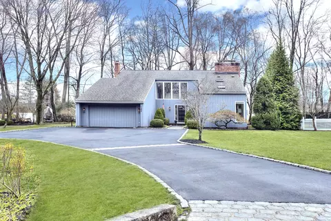122 Old Rd, Westport, CT 06880