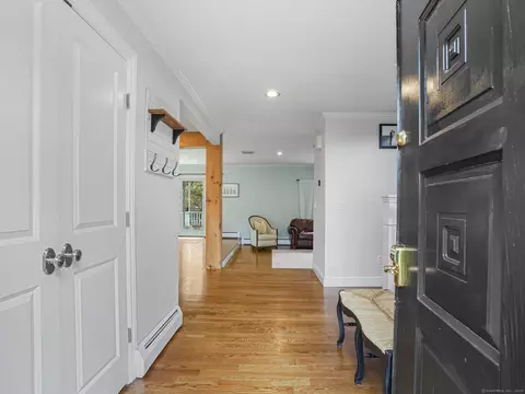 216 Barclay Dr, Stamford, CT 06903