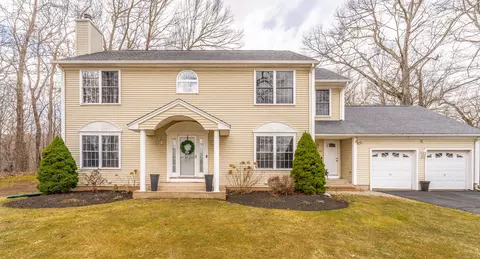 137 Duncaster Rd, Bloomfield, CT 06002