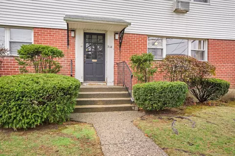 216 Cherry Hill Dr #1B, Bridgeport, CT 06606