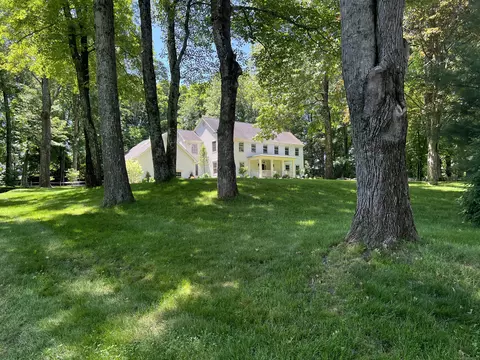 3 Guardhouse Dr, Redding, CT 06896
