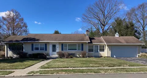 35 Duke Dr, Stratford, CT 06614