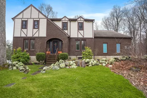 16 Kristy Dr, Bethel, CT 06801