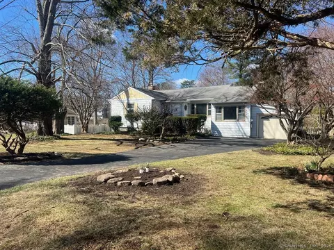 2795 Moreland St, Yorktown, NY 10598