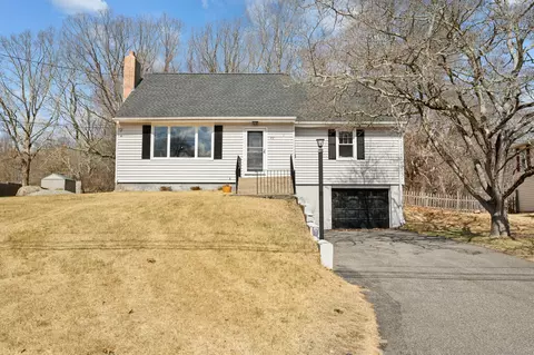 22 Rock Ridge Rd, Waterford, CT 06385