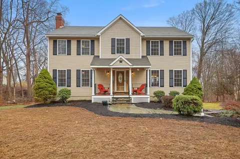 19 Elizabeth St, Trumbull, CT 06611