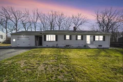 13 Glen Oak Dr, Enfield, CT 06082
