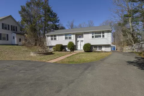 579 W Woods Rd, Hamden, CT 06518