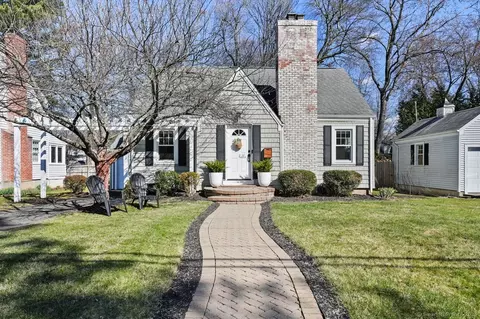 96 Quaker Ln N, West Hartford, CT 06119