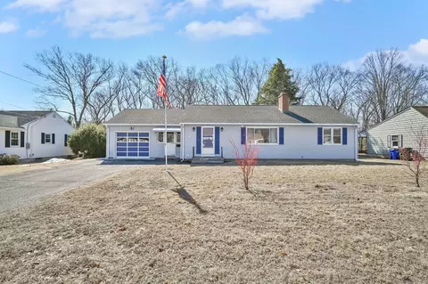 51 Stevens St, Windsor Locks, CT 06096